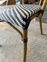 Cargar imagen en el visor de la galería, SILLA ESTILO BISTRO MODELO EIFFEL