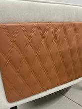 Cargar imagen en el visor de la galería, SILLON OCASIONAL MINIMALISTA MODELO CANES