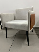 Cargar imagen en el visor de la galería, SILLON OCASIONAL MINIMALISTA MODELO CANES