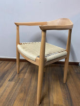 Cargar imagen en el visor de la galería, Silla Replica Wegner Round Chair Tejida