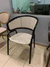 Cargar imagen en el visor de la galería, Silla de Rattan Sintético Estilo Parisino Modelo BISTRO (FRANZ)