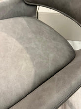 Cargar imagen en el visor de la galería, Banco de Cocina en Chapa de Madera y Piel Nolan
