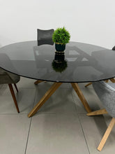 Cargar imagen en el visor de la galería, Mesa Comedor de Cristal Templado y Madera Nassir

