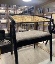 Cargar imagen en el visor de la galería, Silla de Comedor en Madera y Bejuco Adara
