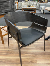 Cargar imagen en el visor de la galería, Silla de Comedor Modelo Bilbao
