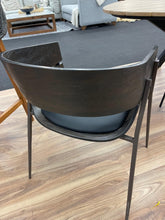 Cargar imagen en el visor de la galería, Silla de Comedor Modelo Bilbao
