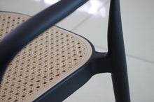Cargar imagen en el visor de la galería, Silla Estilo Wegner de PP Modelo Lucerna
