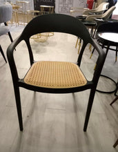 Cargar imagen en el visor de la galería, Silla Estilo Wegner de PP Modelo Lucerna

