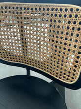 Cargar imagen en el visor de la galería, Silla de Comedor Madera y Bejuco Mayra
