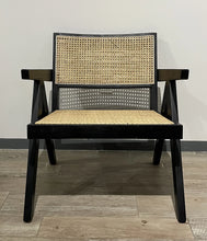 Cargar imagen en el visor de la galería, Silla Ocasional Lounge Estilo Pierre Jeanneret
