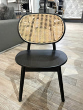 Cargar imagen en el visor de la galería, Silla de Comedor en Madera y Bejuco Salem
