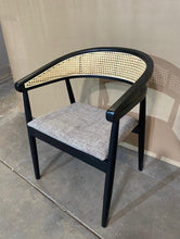 Cargar imagen en el visor de la galería, Silla de Comedor en Madera y Bejuco Adara

