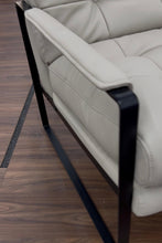 Cargar imagen en el visor de la galería, Sillon Ocasional de Piel Modelo Moldavia
