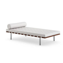 Cargar imagen en el visor de la galería, Sillón Replica Barcelona Daybed
