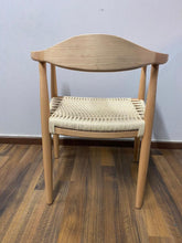 Cargar imagen en el visor de la galería, Silla Replica Wegner Round Chair Tejida
