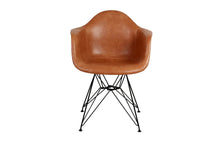 Cargar imagen en el visor de la galería, Silla Replica Eames Armchair Tapizada en Piel Autentica
